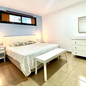 https://apartamento-valdes-center-los-cristianos.in-canary-islands.com